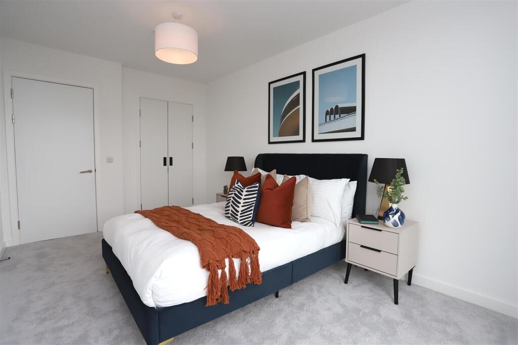 3 bedroom apartment for sale in Victoria House, East Piccadilly, M4